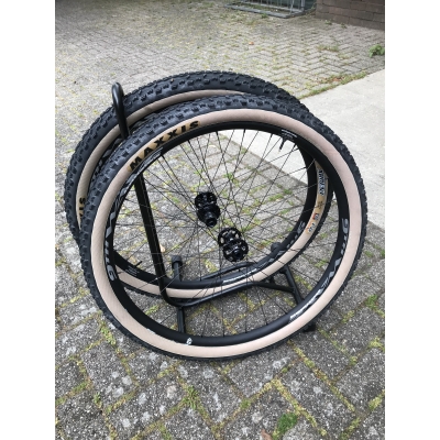 MTB wielset 9ThWave Bourne 29 AL incl Maxxis banden MTB wielset 9ThWave Bourne 29 AL incl Maxxis banden